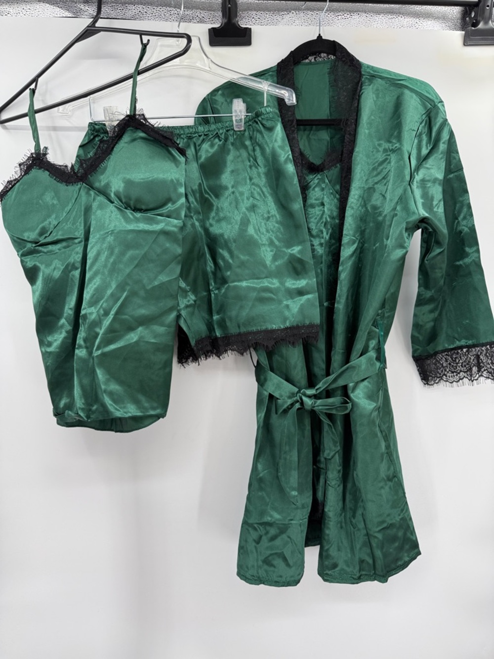 NWOT Women's Emerald Green Satiny Sleepwear Set with Lace Trim  Size M